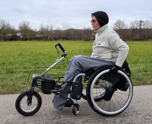 LunaSnow leg cover for wheelchair users